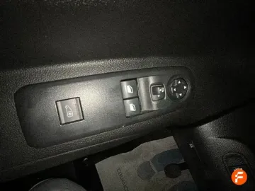 Car image 32