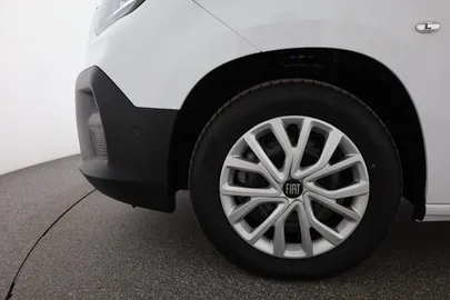 Car image 30