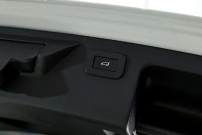 Car image 43