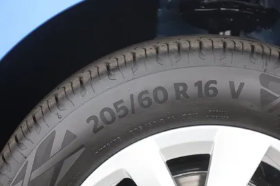 Car image 31