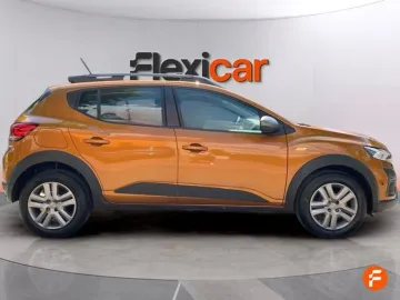 Car image 4