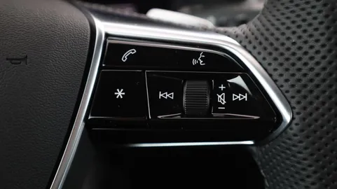 Car image 32