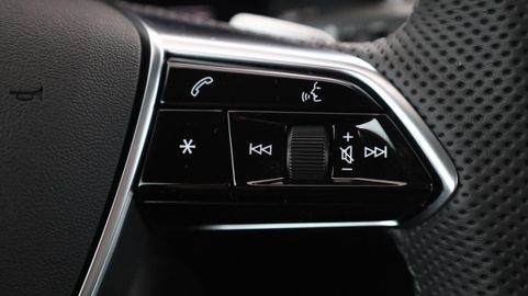 Car image 32