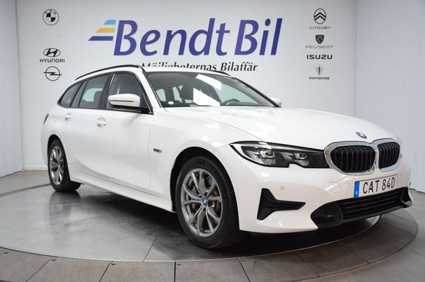 BMW 330 e Touring M Sport 216 kW image number 2