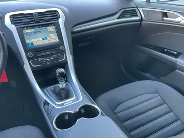 Car image 25