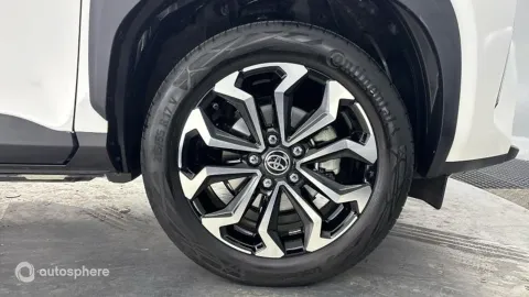 Car image 20