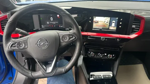 Car image 18
