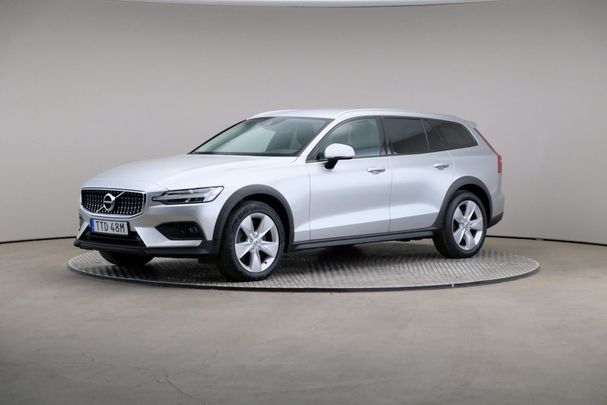 Volvo V60 Cross Country B4 AWD 146 kW image number 2