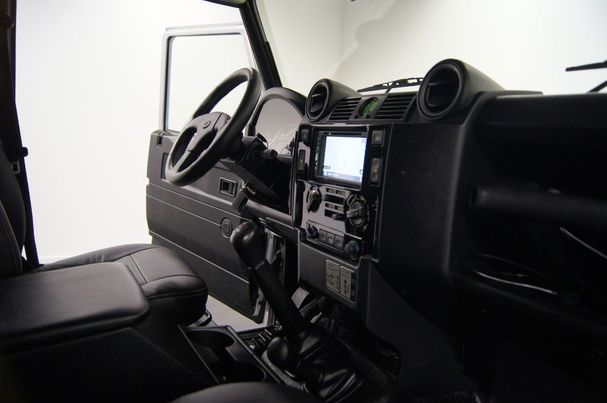 Land Rover Defender 110 Station Wagon 90 kW image number 3