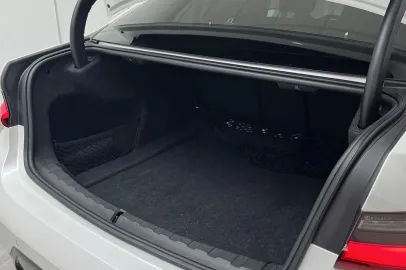 Car image 32