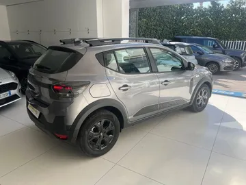 Car image 15