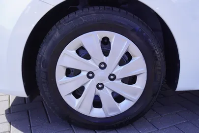 Car image 24