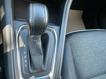 Car image 32