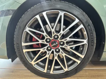 Car image 24