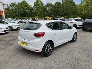 Car image 4