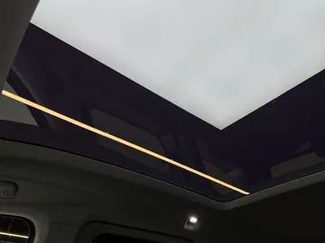 Car image 32