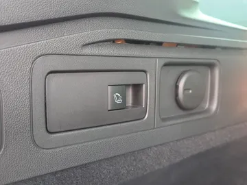 Car image 44