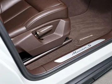 Car image 33