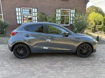 Car image 4
