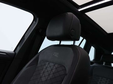 Car image 37