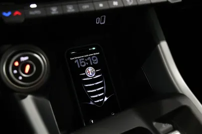 Car image 32