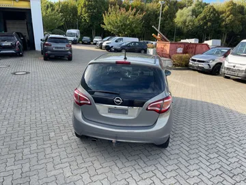 Car image 25