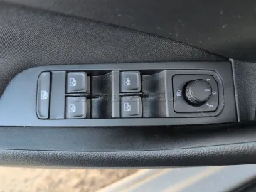 Car image 34