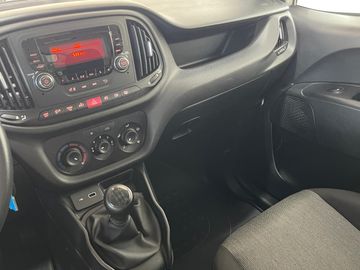 Car image 16