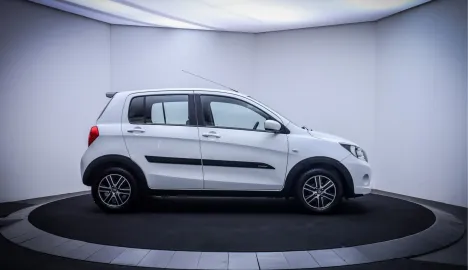Car image 4