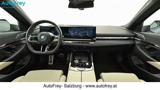 BMW 550 e xDrive 360 kW image number 9