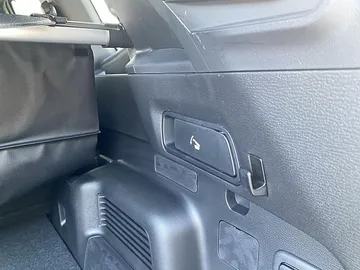 Car image 32