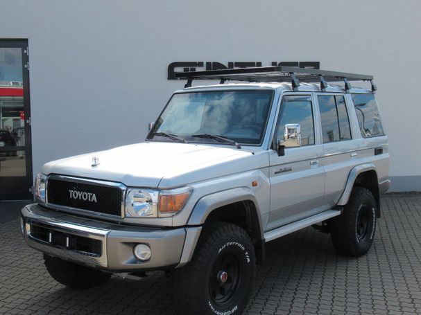 Toyota Land Cruiser V6 199 kW image number 1