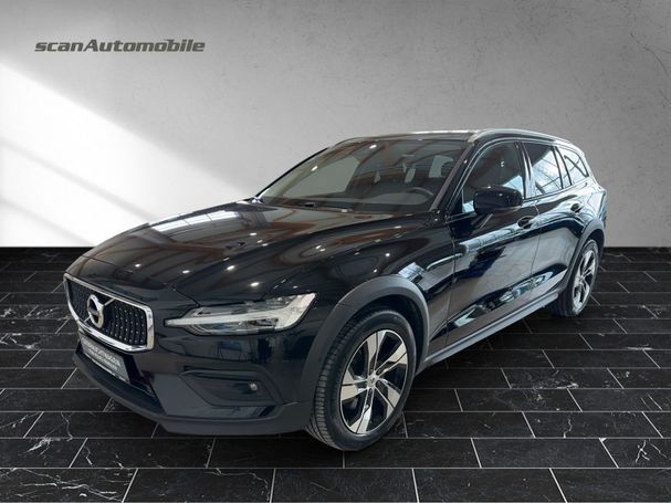 Volvo V60 Cross Country Pro AWD 145 kW image number 1