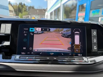 Car image 27