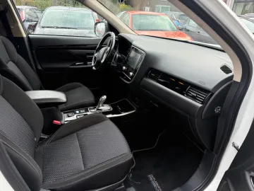 Car image 43