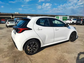 Car image 3