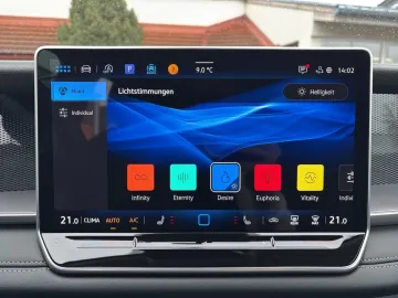 Car image 27