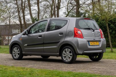Car image 3