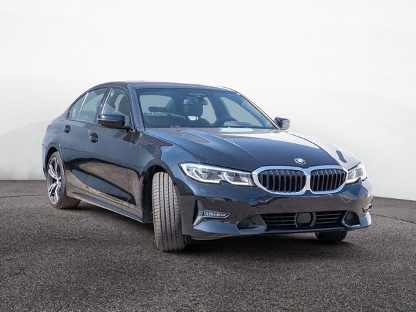 BMW 330 e Sport Line 215 kW image number 2