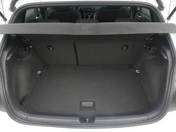 Car image 32
