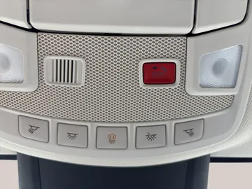 Car image 38