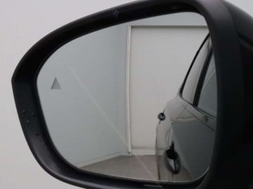 Car image 32