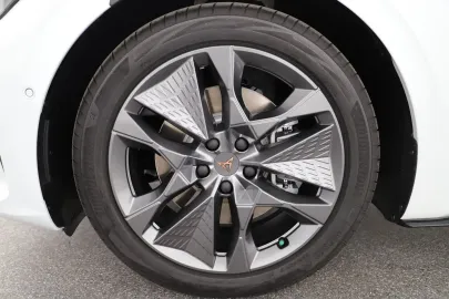 Car image 28