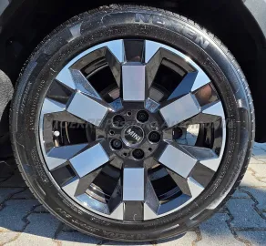 Car image 29