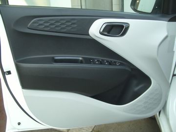 Car image 23