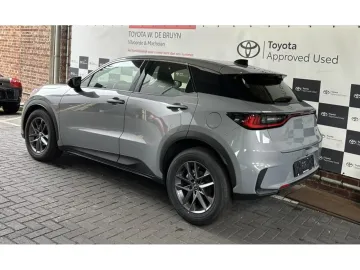 Car image 3