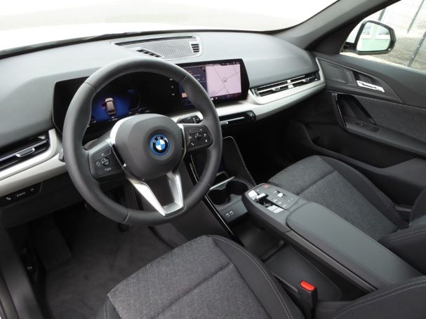 BMW iX1 eDrive20 150 kW image number 5