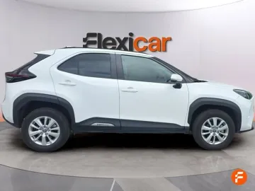 Car image 4