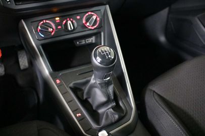 Car image 25