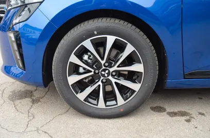 Car image 25